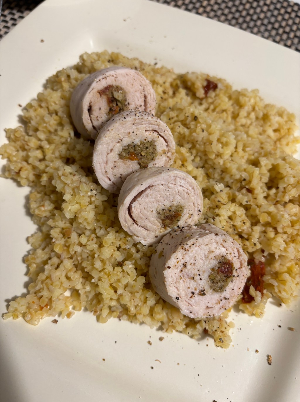 Ballottine de volaille aux olives et boulgour méditerranéen + recette à&nbsp;télécharger